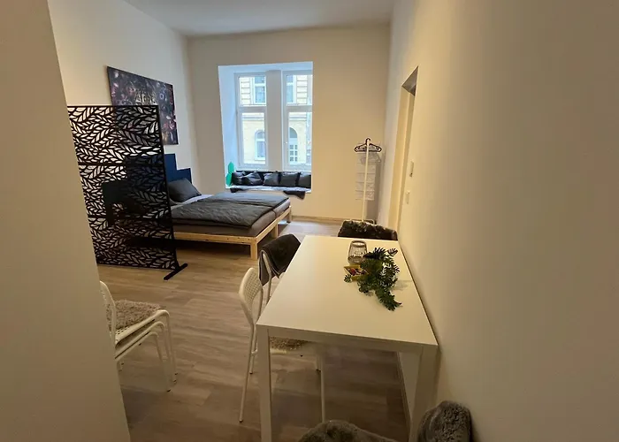 2 Minunten Neben Kaiserlichem Park, Zentrumnaehe Aparthotel